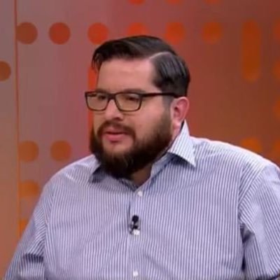 HugoMen66508178's tweet photo. La derrota es la culpa de este genio estratega . Si @joseantoniokast quiere ganar la elección , se tiene que olvidar de este sobrevalorado. 
 @crvalenzuela  el asesor mas inútil de Chile https://t.co/uaBNKAS28R