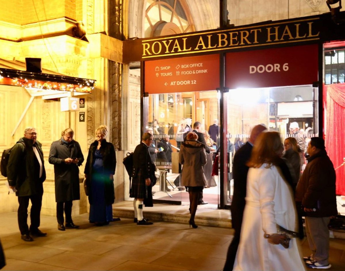 Royal Variety tweet media