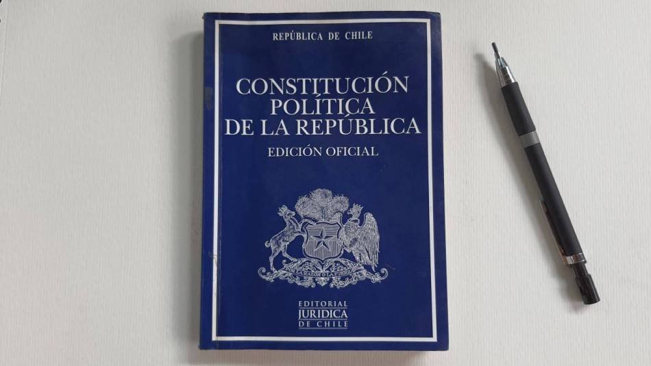 Caplevi1540's tweet image. Esta constitución es la única de la historia que ha logrado sobrevivir a 3 procesos constituyentes.  

Record mundial. #Elecciones2023CL