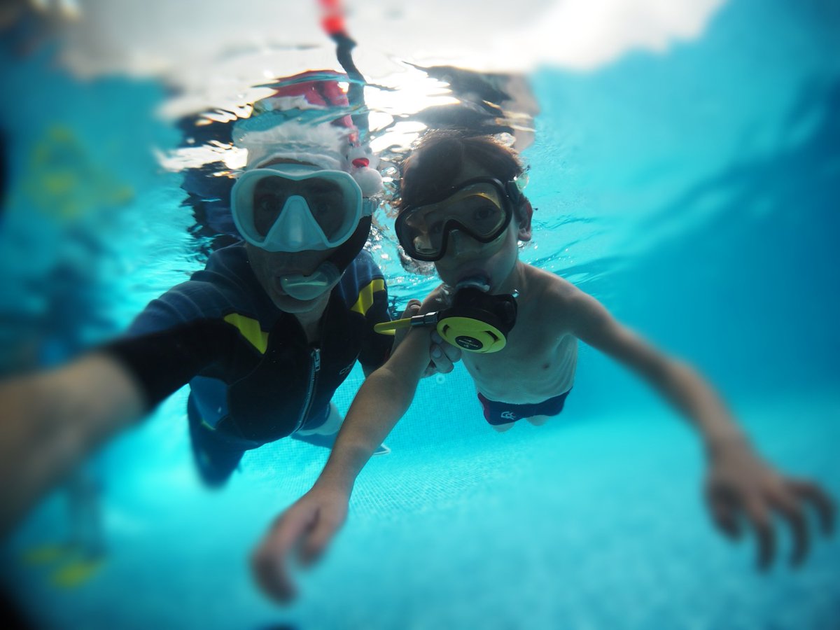 Hemos podido disfrutar acercando a pequeños y mayores del CRC al buceo, además por una buena acción. 
🔝 Gracias a las familias del Colegio e instructores de Cristalsub por la participación. 
👌Repetimos!! ❤️❤️
#buceo
#cressiespaña 
#bautismo
#bautismobuceo
@colegioramonycajal