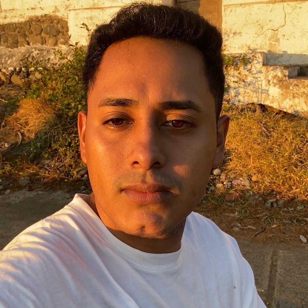 Elvis_Perz's tweet photo. Y el sol guardo su pincel
Porque tu pintas el paisaje
Mejor que él. 🌅 #sunsetphotography #playa #eltuncobeach #ElSalvador #travel #skin #sun #fotografia https://t.co/54EJEWlgy6