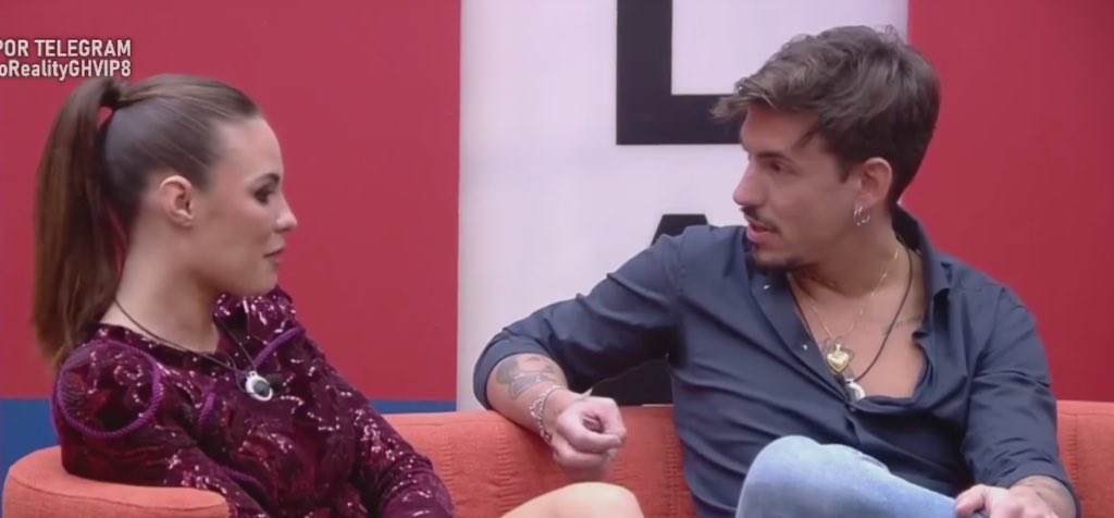 opinionista8's tweet image. Las preguntas del Orejas a Jessica:

-Fuera como se ve todo?
-El publico que tal? 
-Que % crees que soy?
-Crees que llego a la final?

Es que ni disimula que lo único que le importa el es foco que está teniendo dentro. ASCO
#GHVIPDBT14 #GHVIP17D