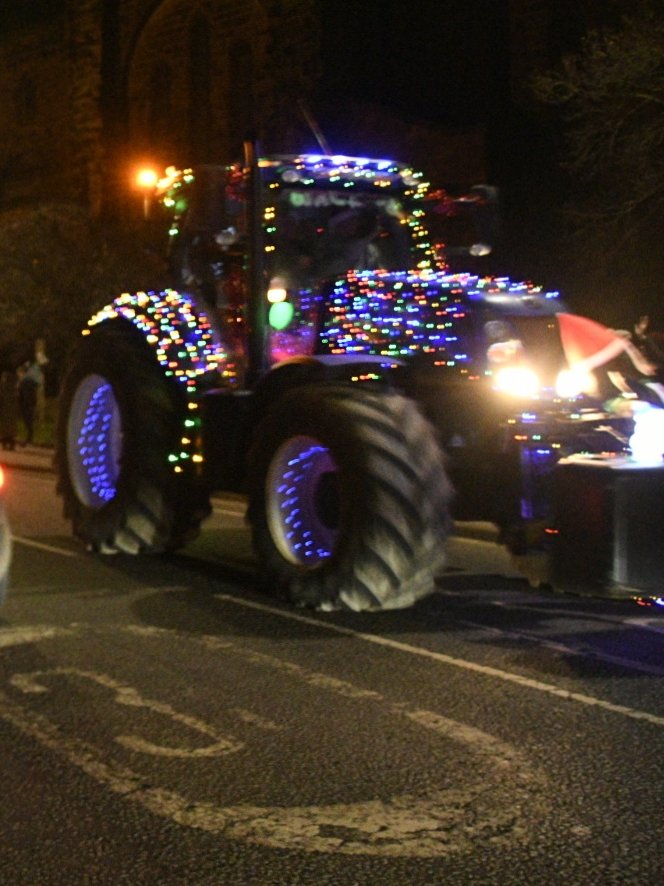 jonesy1007's tweet photo. Young Farmers Club tractor run through Shrewsbury tonight, 50 illuminated tractors, lots of fun passing by the Abbey Church.
@ShropshireStar @shropshirelive
#sfyfc #tractorrun https://t.co/Cm56rgoGYn