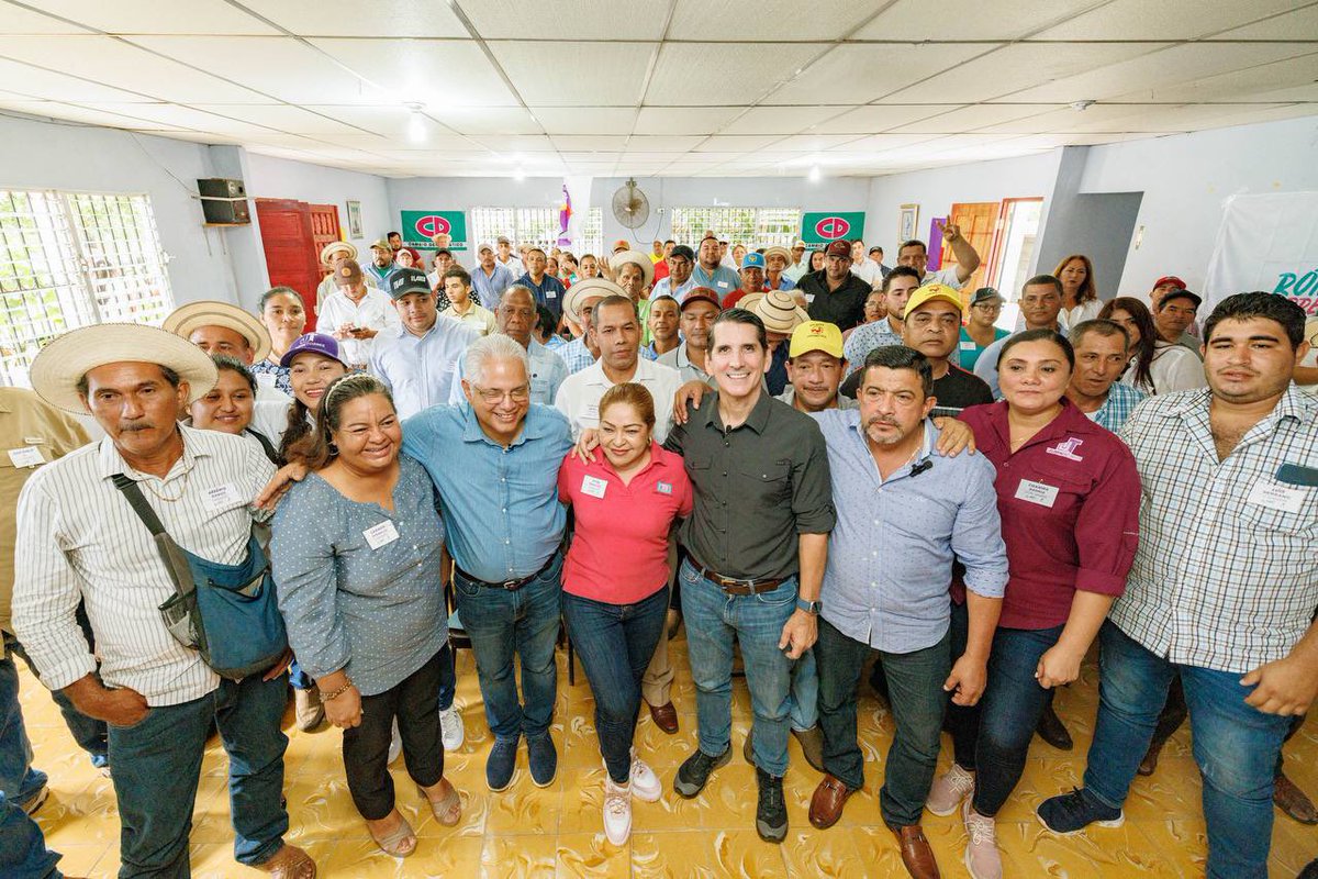 romuloroux's tweet image. Junto con @BlandonJose, estuvimos en Ocú, escuchando a nuestra gente, que nos cuenta que lamentablemente los problemas siguen siendo los mismos.

Se tiene que mejorar el hospital Sergio Núñez, porque los ocueños merecen una atención de primera, así como carreteras libres de…