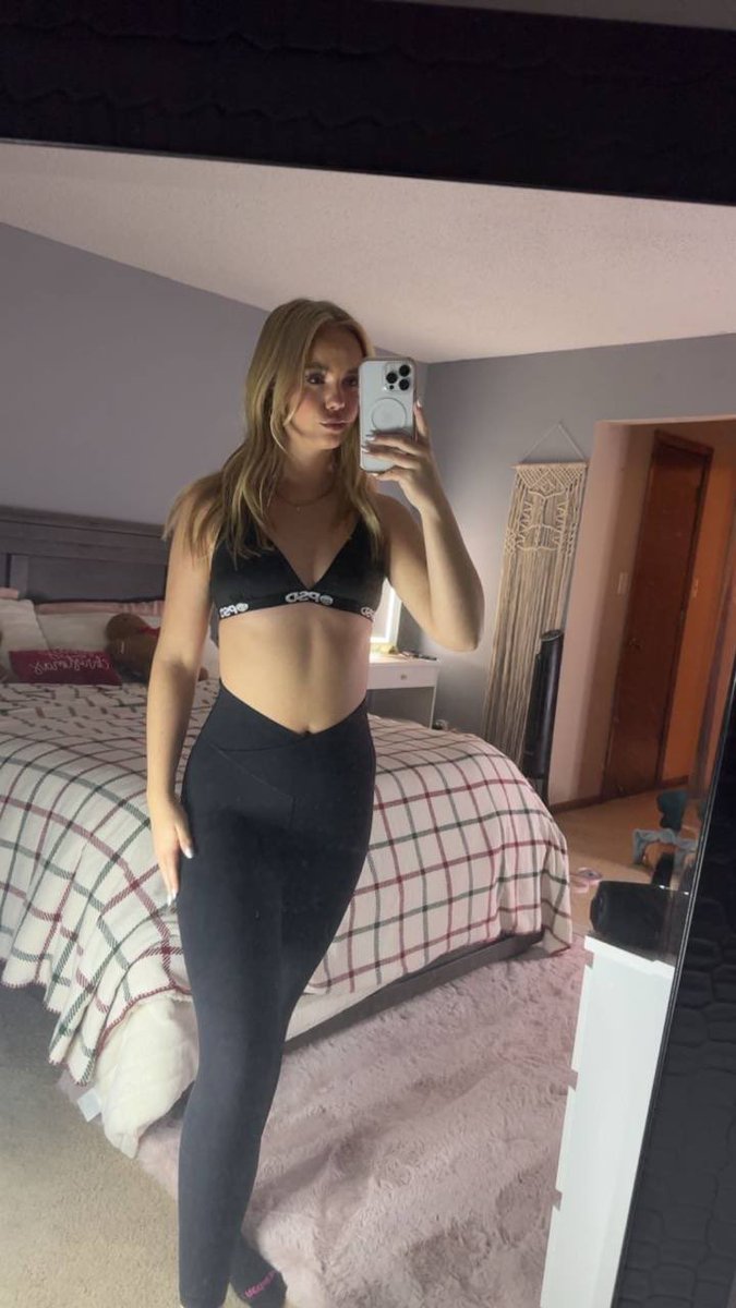 yourlolaxo's tweet photo. Anyone older than 25 looking for a girlfriend? https://t.co/Bix2z3iZmy