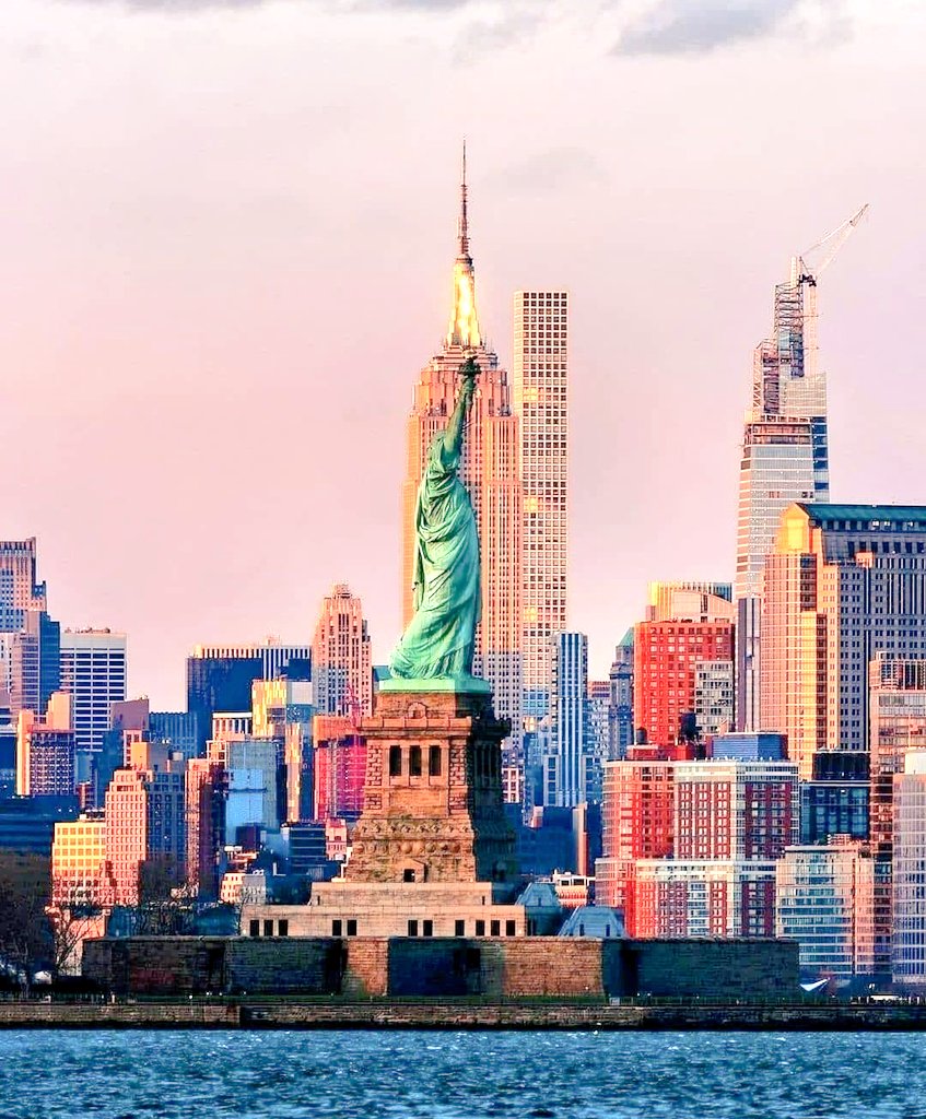sam84mully's tweet photo. Popped round to see liberty 🗽🇱🇷 https://t.co/k4aQgBv5ab