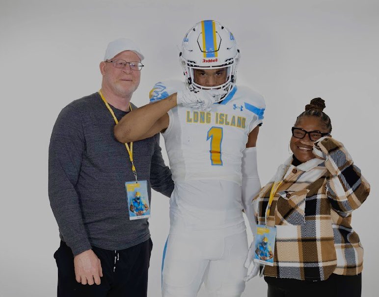 _J13ELL's tweet photo. Go sharks?🦈💙💛 @LIUSharksFB @CoachEP_OHS @CoachKap_ @CoachFrancis15 #gosharks #liusharks https://t.co/HoU0B8yzlw