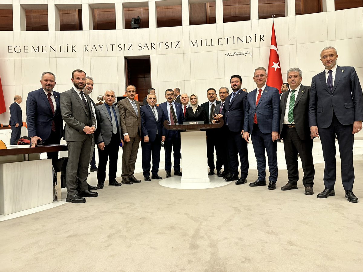 📍TBMM

Genel Kurulda, 

Bugün toplam 14,5 saat süren çalışma sonunda,

Aile ve Sosyal Hizmetler Bakanlığı ile Milli Eğitim Bakanlığı Türkiye Yüzyılı 
bütçe görüşmelerini oylayarak onaylandık.

Hayırlı uğurlu olsun.