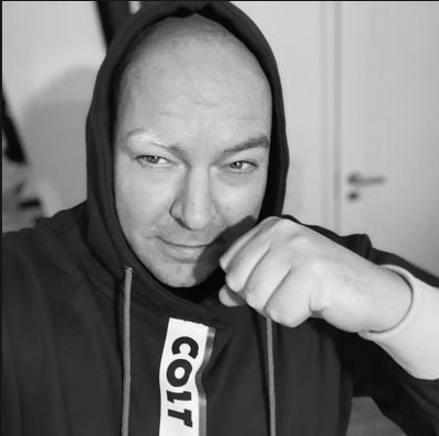 GRAVE🚨: Frank Keienburg é encontrado vivo em sua casa após um logo dia de trabalho, suas últimas palavras ao time foram "Apples to oranges"

Descanse em paz, Frank🕊️🕊️