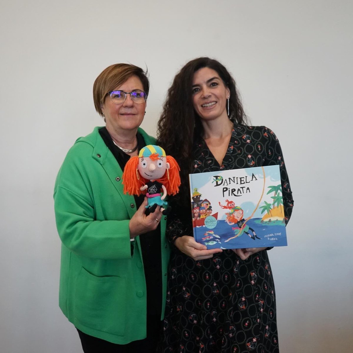 LibReconquista's tweet photo. Fin de semana disfrutando de la I Feria del Libro Infantil y Juvenil de Oviedo. ¡Gracias por acompañarnos en esta nueva propuesta! https://t.co/8T4bE0UudN