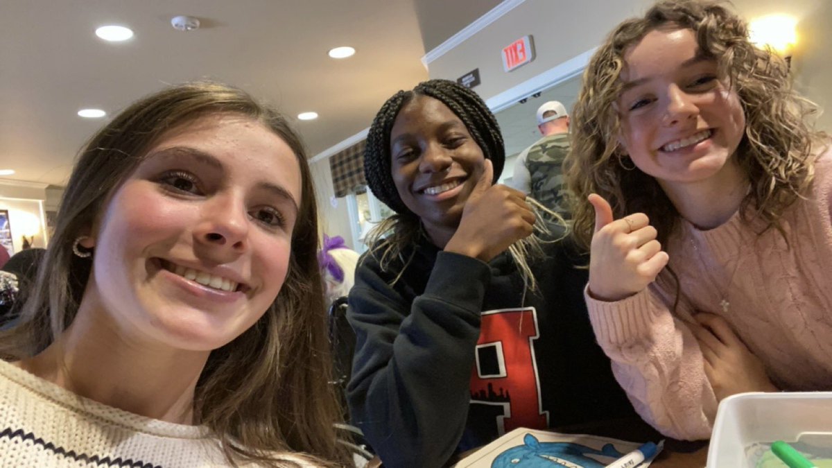 Three of our Freshies spent time this weekend at Saddlebrook Oxford Memory Care giving their time to others!!! 🗣️🗣️ MY HEART!!! 🥹🥰 @LSHS_BBall @LSHSRangers @pbs_buckets