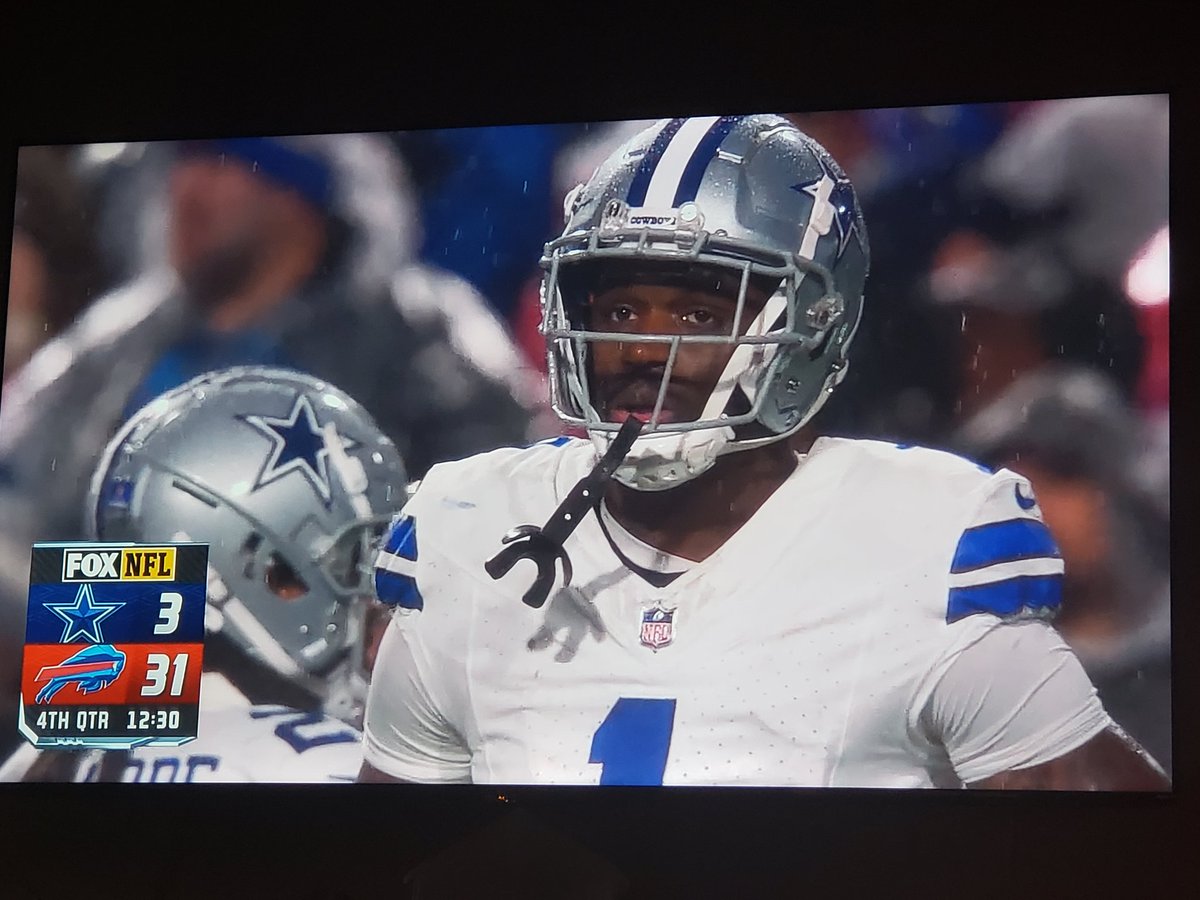 Eufomati's tweet photo. @MikeTaylorShow These eyes say "quit". https://t.co/Y9CfFSutVc