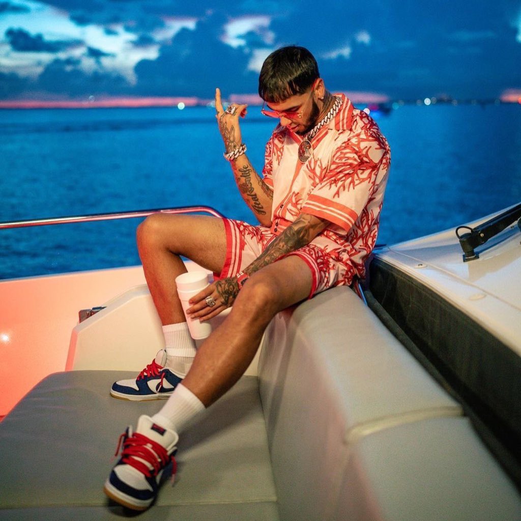 ELHOMBREW's tweet photo. 🚨 ANUEL LE TIRA A BAD BUNNY

“Compra todos los Grammy que tu quieras, eso te llena el ego,
Dizque pegar todos los track de un disco yo lo hice en Real Hasta La Muerte” https://t.co/tmvddUq5X8