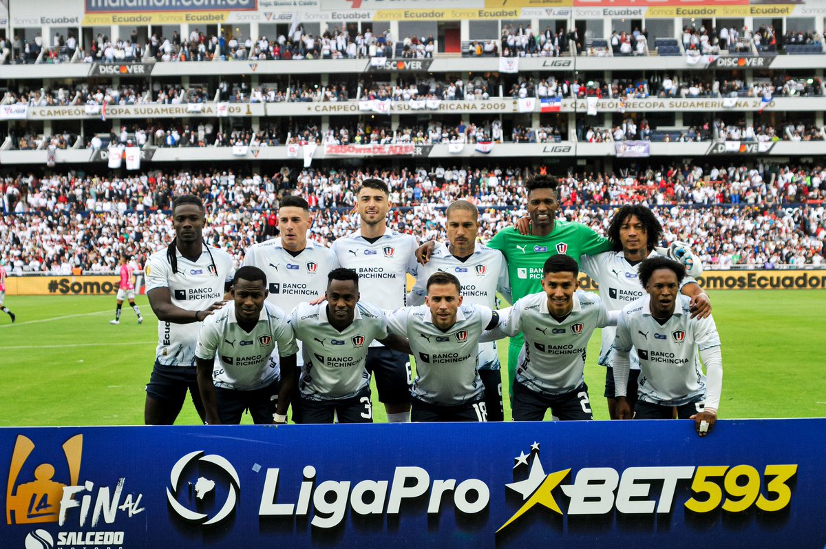giraltpablo's tweet photo. ¡LIGA DE QUITO ES EL CAMPEÓN DE ECUADOR! 🇪🇨🏆

El equipo de Luis Zubeldía se impuso ante IDV por penales y tras conquistar la Sudamericana se queda con la Serie A. Dida Domínguez el héroe de la final. 

Título número 20 para el Rey de Copas. https://t.co/67eEO7Zluj