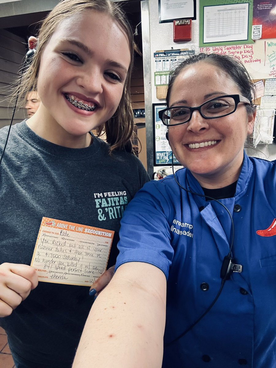 Cheers to Katie for rocking out a busy Saturday food runner double and OWNING her speed perfect scores!!! 
👏🏼👏🏼👏🏼🏃🏻‍♀️🏃🏻‍♀️🏃🏻‍♀️
#RunKatieRun #ChilisLove
@mikey_brown1715 @Mikwhittington @CaraLiebman @ethandshaffer