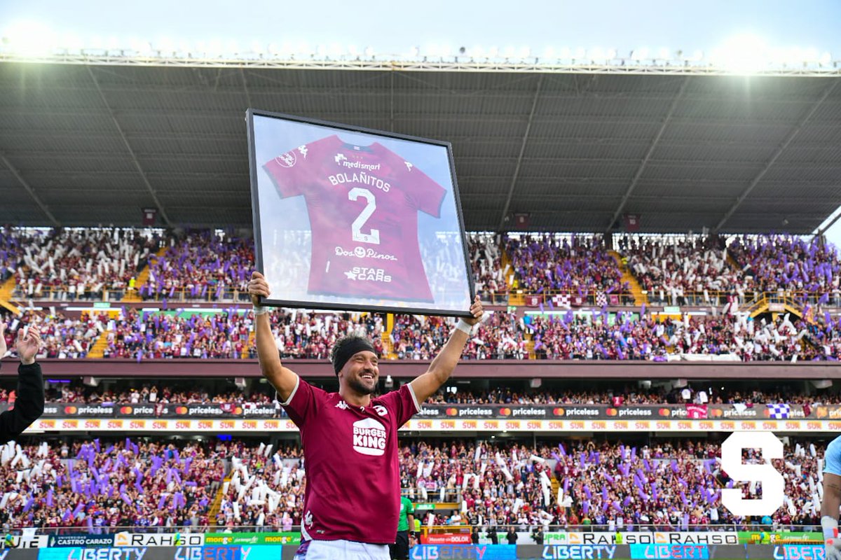 SaprissaOficial's tweet photo. Esta imagen 😍 ¡NO SE VAAA, NO SE VAAAA! 💜

#BolañitosQuerido 😈 https://t.co/wFmpHSKNVE