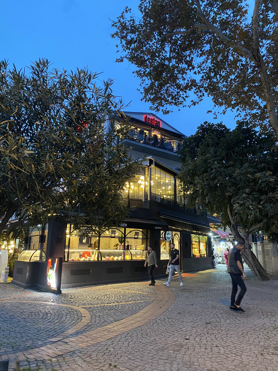 zyneppalkan's tweet photo. İstanbul🤍 https://t.co/4PphVmKIDn