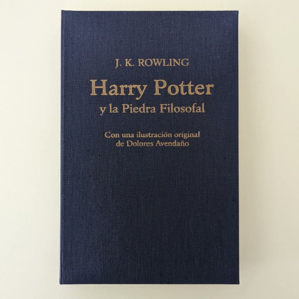 ColeccionistaHP's tweet photo. En Instagram: Harry Potter y la Piedra Filosofal se publicó hace 25 años e hicimos esto con Dolores Avendaño 👉https://t.co/hZ6EwWpjrd https://t.co/h49yne84yU