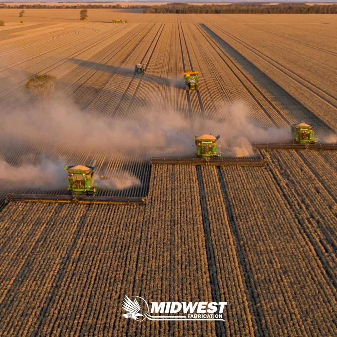 There is nothing more beautiful than a team of 60ft Midwest fronts in action! 🙌🚜🌾

#MidwestDrapers #FarmLifeAustralia #CombineHarvester #RuralAussieFarmers #AussieAg #AustralianAgriculture #HarvestAustralia