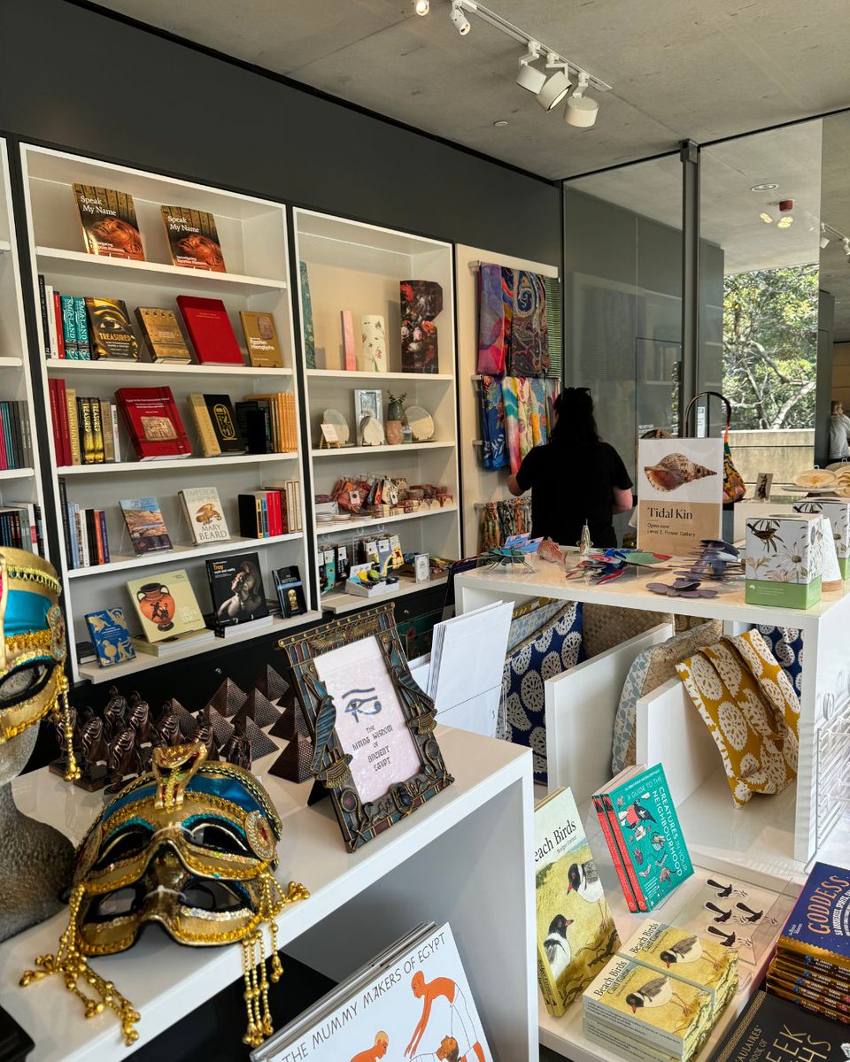 Postcards 💌 books 📚 homewares ☕ and more are all available at our gift shop for this holiday season. We’re open from 10am – 5pm, until Thurs 21 Dec.