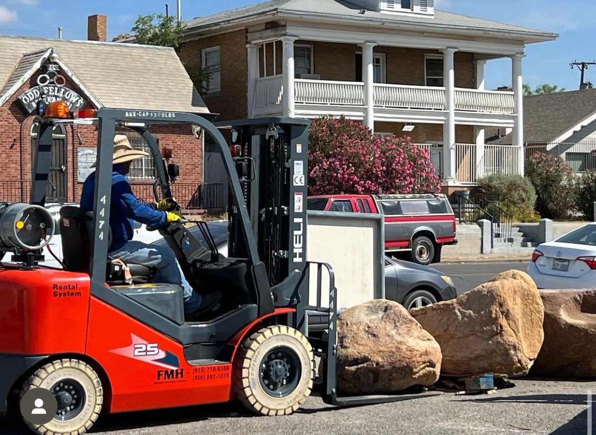 Godesigns_GO's tweet photo. Our boulders have found a home!!! 3 boulders that weigh just over 6 tons!!! Stay tuned to see where they land!!!

#GodesignsMakingCustomComfortable #ElPaso #NewMexico #Design #architecture #landscape #custombuild #landscapedesign #Texas https://t.co/oLmphogZJD