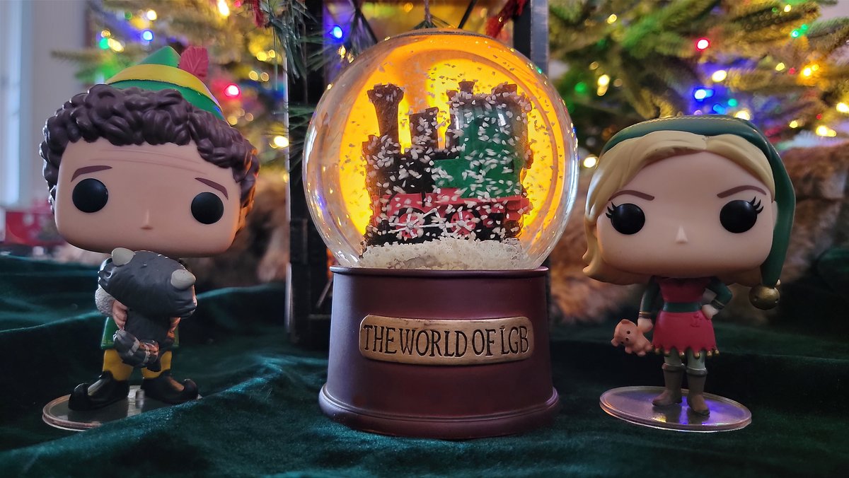 WeeJavaDude's tweet image. Day 17:  Snow Fun 

What more captures the point than a Buddy and Jovie hanging out next to an LGB Christmas Snow Globe Under the Christmas Tree.     

@dj3cbfor and @FunkoLeeM
#FunaticsFunkoPhotoADayChallenge #FunkoPhoto #FunkoPhotoADayChallenge #SnowGlobe #Elf
