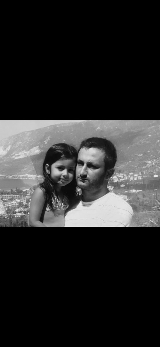 İki yıl oldu babam..
Zamanı geriye alsam,gitsem
her zamanki köşende bulsam seni
izlesem hayatındaki yerimi..
Seni çok özledim biriciğim, kokunu özledim, sesini özledim, gözlerini özledim, sana sarılmayı özledim..
Özlemenin içindeki her şeyi özledim babam.. 
Seni çok seviyorum🤍