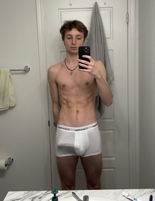 in my calvins https://t.co/P2BG3hCRBX