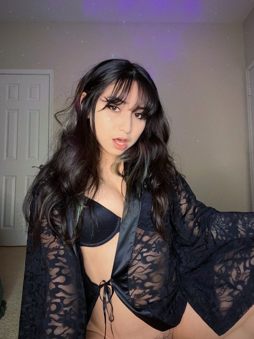 I feel sexy without panties 🔥 https://t.co/19BSTjucfK