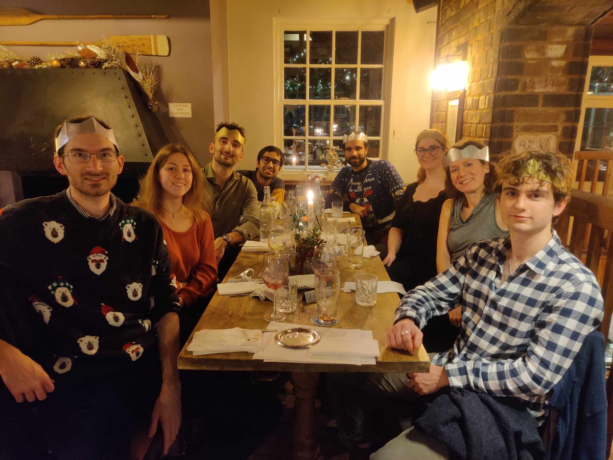 Christmas dinner with the group! Enjoy your Christmas holidays everyone 🎄🎁