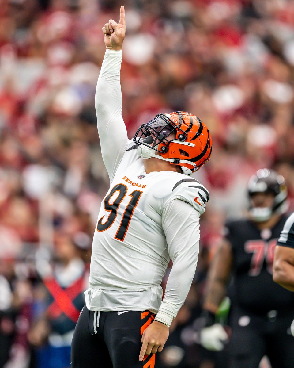 Trey Hendrickson now has 15 sacks on the season. That sets a new Bengals franchise record for most sacks in a season, breaking his own record of 14. 💪🐯 #WHODEY #DPOY