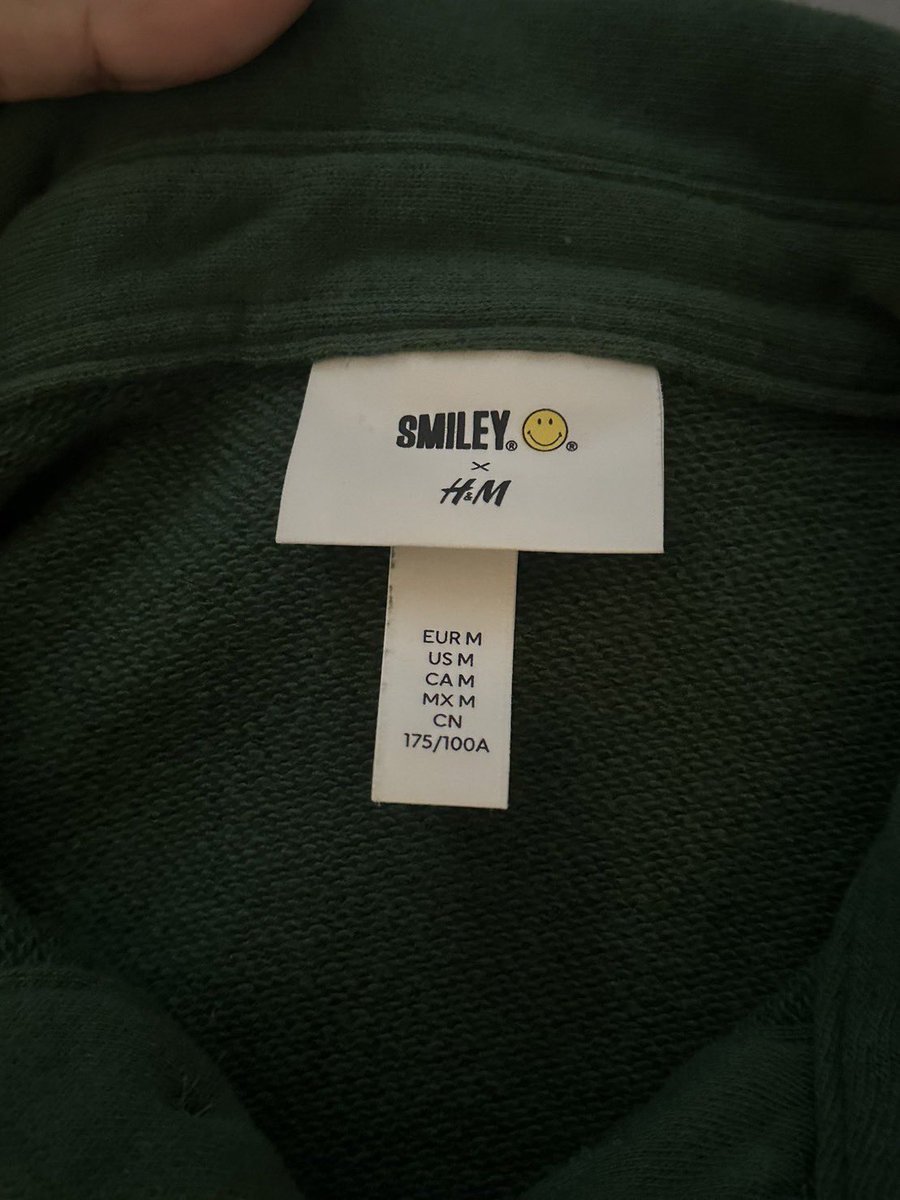 ส่งต่อ เสื้อกันหนาว 200บาท h&m x smiley สนใจเดมได้เลยงับ ดูเพิ่มเติมได้ค่ะ #ส่งต่อ #ส่งต่อvgh #hm #ส่งต่อhm #ส่งต่อเสื้อผ้ามือสอง