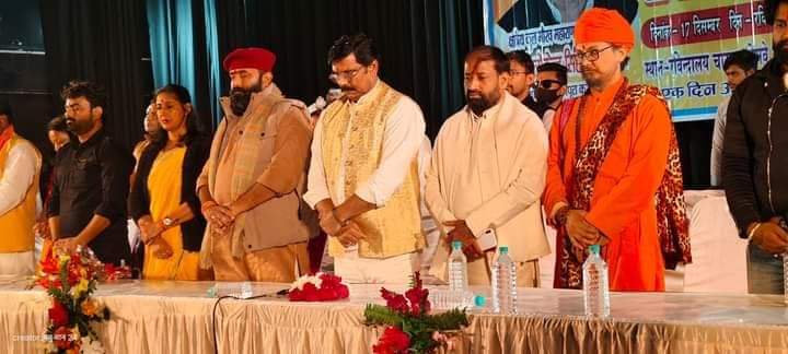 ChetanAmohan's tweet photo. सवर्ण सम्मेलन में हिस्सा लेने पहुंचे पूर्व सांसद श्री आनंद मोहन। कहा, गरीबों की जाति कोई जाति नहीं होती और गरीबी जाति पूछ कर नहीं आती। उत्तर प्रदेश सहित राष्ट्रीय स्तर पर सवर्ण आयोग का गठन हो��� ईडब्ल्यूएस का सरलीकरण हो।गरीब सवर्णों के लिए पढ़ाई और छात्रावास की व्यवस्था हो। https://t.co/qwreZ6zSy2