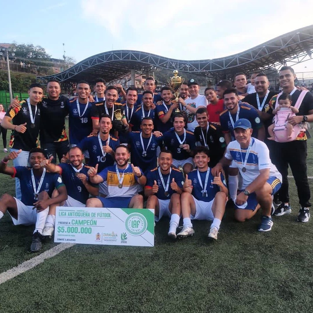 josefernandoee's tweet photo. 👏👏👏Itagüí sigue demostrando por qué es potencia deportiva.

Nuestra selección quedó campeona de la versión 58 del Mundial de Los Pueblos, al derrotar al conjunto del Cármen de Viboral. Ya son 9 títulos logrados en este certamen, felicitaciones a nuestros campeones. https://t.co/WBb2WcPrL3