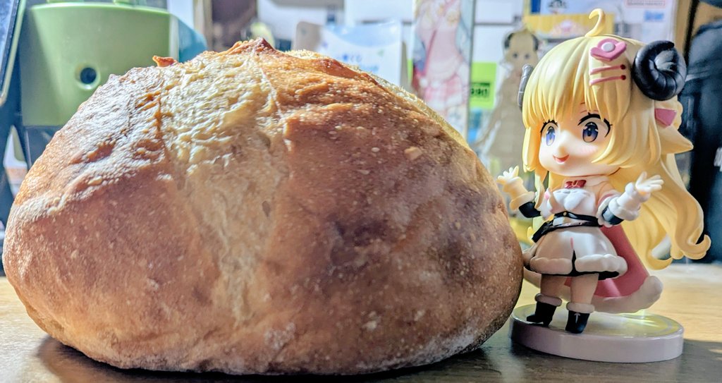 まーたこんな感じのパン食ってるよ…
 …の写真(比較ねんどろわためぇを添えて)
#わた飯