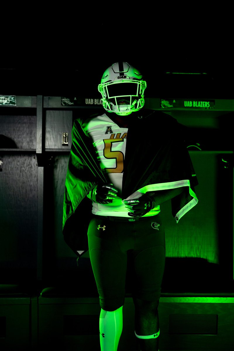 RJ Whitehead💉🏈 (@upnextrj) on Twitter photo Thanks <a href="/UAB_FB/">UAB Football</a> for having me throughout the week <a href="/DilfersDimes/">Trent Dilfer</a> visit was great🔥🔥
#WinAsOne Thanks <a href="/UAB_FB/">UAB Football</a> for having me throughout the week <a href="/DilfersDimes/">Trent Dilfer</a> visit was great🔥🔥
#WinAsOne