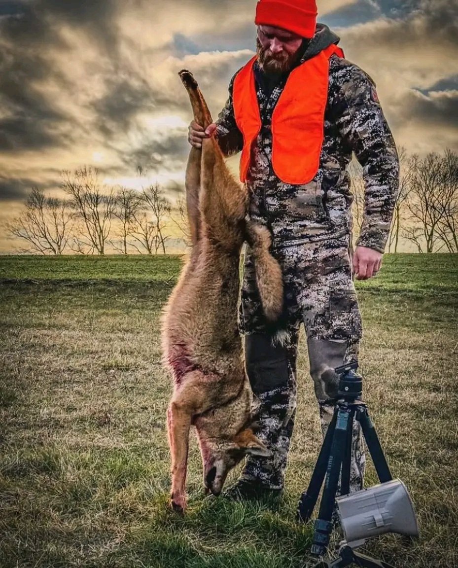 Saving tomorrow’s fawns, today. 

#huntworth #huntworthgear #huntworthclothing #outdoors #hunt #hunting #coyote #coyotehunting #predator #predatorhunting #saveafawnshootacoyote #landmanagement #itsinmynature #whatgetsyououtdoors