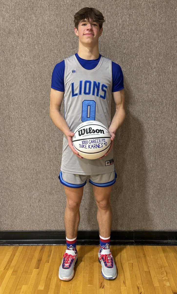 Junior @dukekarnes0 scored his 1,000 career point vs Miami Valley this Sat. He had 15 pts 10 assts in the win! Congratulations DUKE! @Reps317 @CoachRicc @PrepHoops @PrepHoopsIN @BRamseyKSR @kylerstaley @48KyleLindsay @kevinmoses38 @scottybscout @HankampScott @TopPreps @NCHBCLive