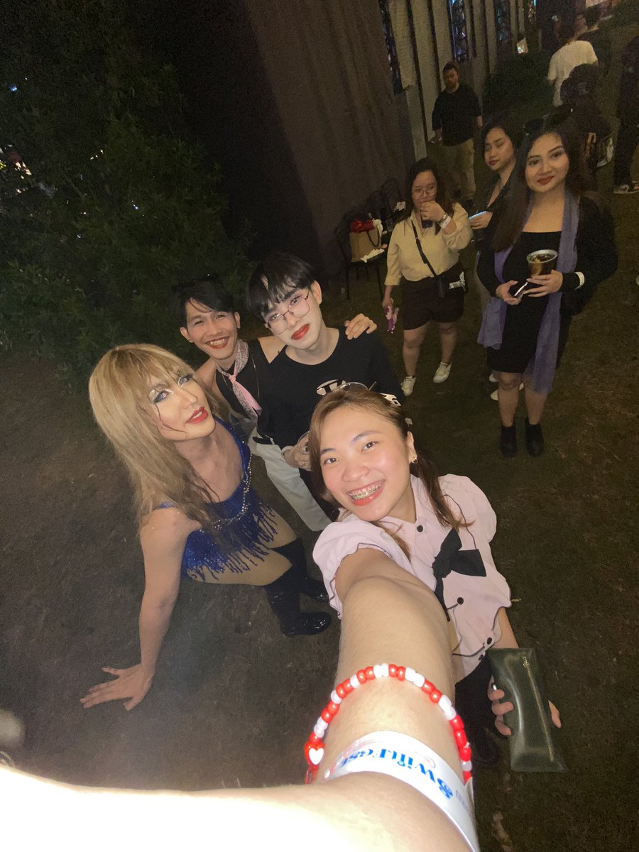 kimglmn's tweet image. last saturday night!! 🤍✨
#swiftfest