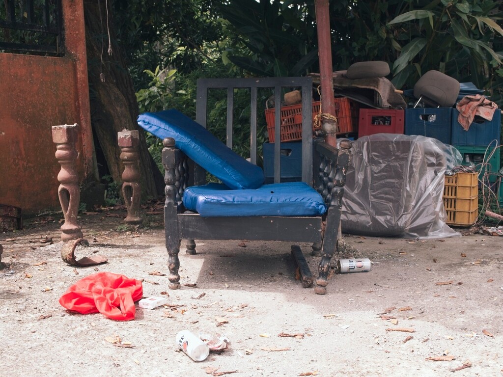 Pick your seat...
.
.
.
.
.
.
.
#rustic #minimal #chair #furniture #minimalism #chairs #street #rusticfurniture #minimalismus #bocasdeltoro #bdt #alone #rusticdecor #streetstyle #minimal_hub #solo #minimalmood #minimalist #art #minimal_perfection #secondhand #reuse #beachcha…