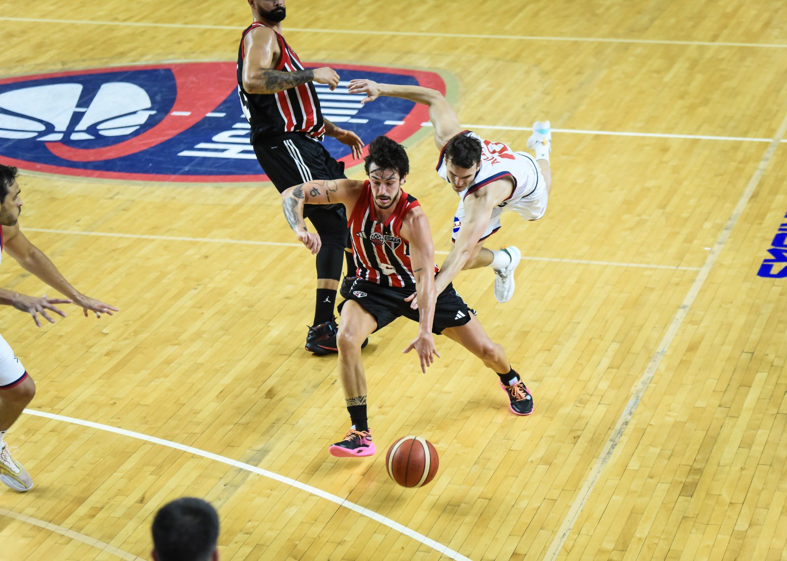 Veja fotos da apresentação do time de basquete do São Paulo