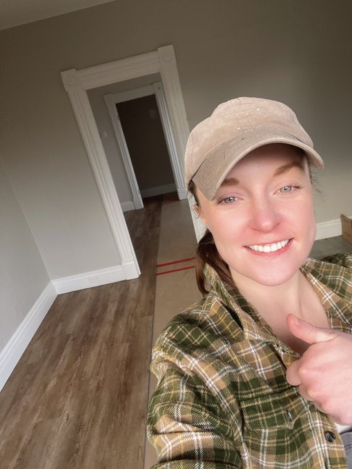 &ldquo;Floor work&rdquo; means something different in my life these days. https://t.co/mYkhfiHPoL