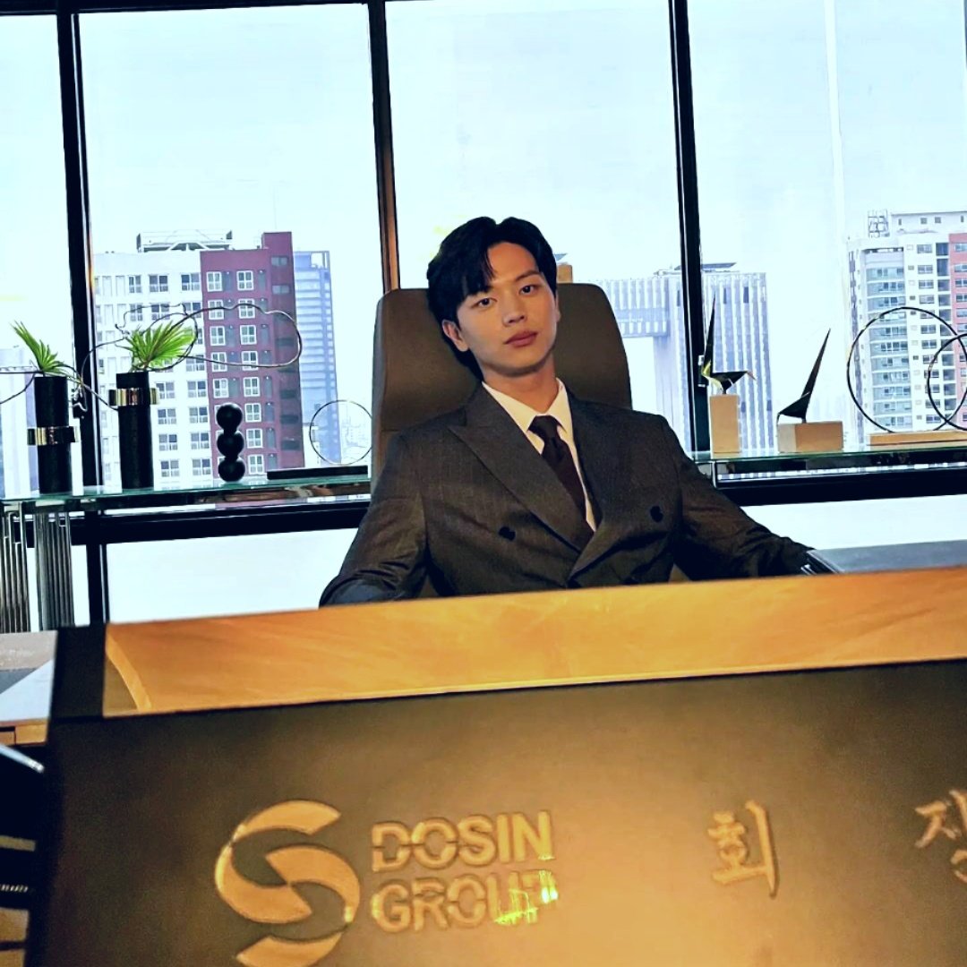 jovelEsmine's tweet photo. Plot twist: 
that new agency that 4 btob members signed in was... 

Sungjae new established agency: YOOK ENT🦊😂

Idk im going insane i need yook news! HELPPP https://t.co/n3CIl2bC1Z