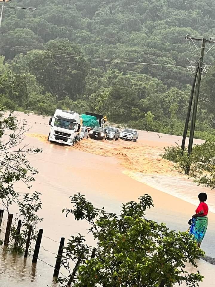 Flooded Area: Queens Rd at Yarawa is currently flooded. Members of the public are strongly advised to stay away from flooded waters to avoid potential hazards. We emphasize the importance of prioritizing safety during adverse weather conditions. Stay Safe Fiji