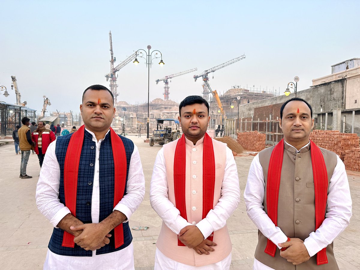 अयोध्या में श्री रामलला जी एवं हनुमानगढ़ी के दर्शन करने का सौभाग्य प्राप्त हुआ। #AyodhyaDham
#bmks #श्री_राम_जन्मभूमि #अयोध्या #JaiShriRam
