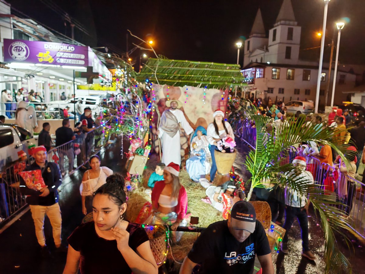 Porque creemos que la felicidad inicia desde el entusiasmos propios de cada uno y queremos ser cómplices de ese contagio.