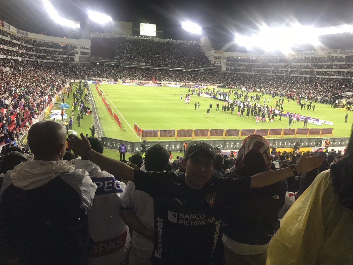 alejo_perez28's tweet image. Una gran fiesta se vivió hoy en el Rodrigo Paz Delgado, gracias a @Sebas_Machado por permitirme vivir esta experiencia de la 12 🌟 de mi querida @LDU_Oficial. 
#LigaDeQuito 
#RodrigoPazDelgado
#La12