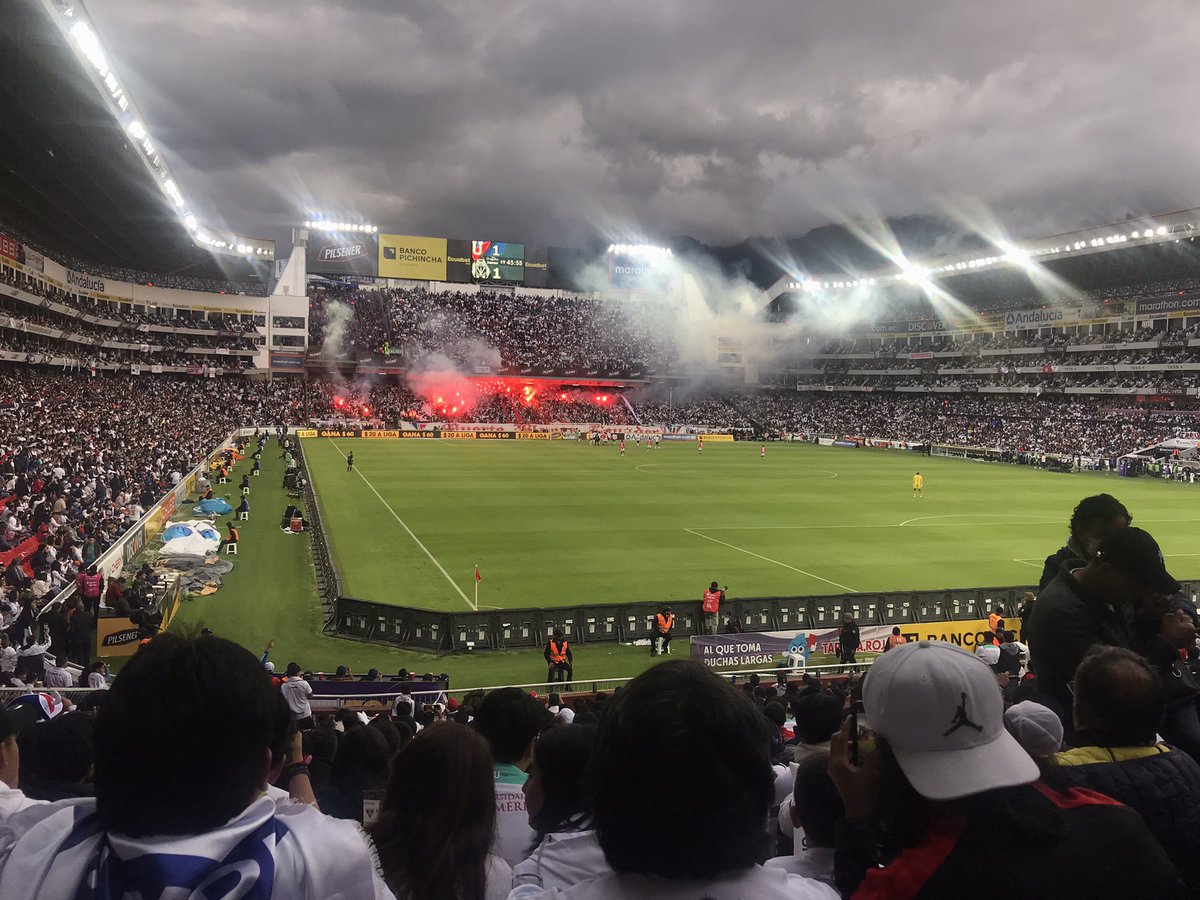 alejo_perez28's tweet image. Una gran fiesta se vivió hoy en el Rodrigo Paz Delgado, gracias a @Sebas_Machado por permitirme vivir esta experiencia de la 12 🌟 de mi querida @LDU_Oficial. 
#LigaDeQuito 
#RodrigoPazDelgado
#La12