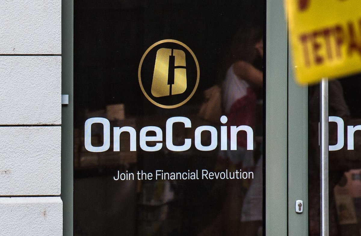 Carter-Ruck is the UK's best known libel law firm. Here's how they recklessly acted for OneCoin - a massive cryptocurrency fraud. And how they tried to silence people who pointed out that OneCoin was a fraud. 🧵: