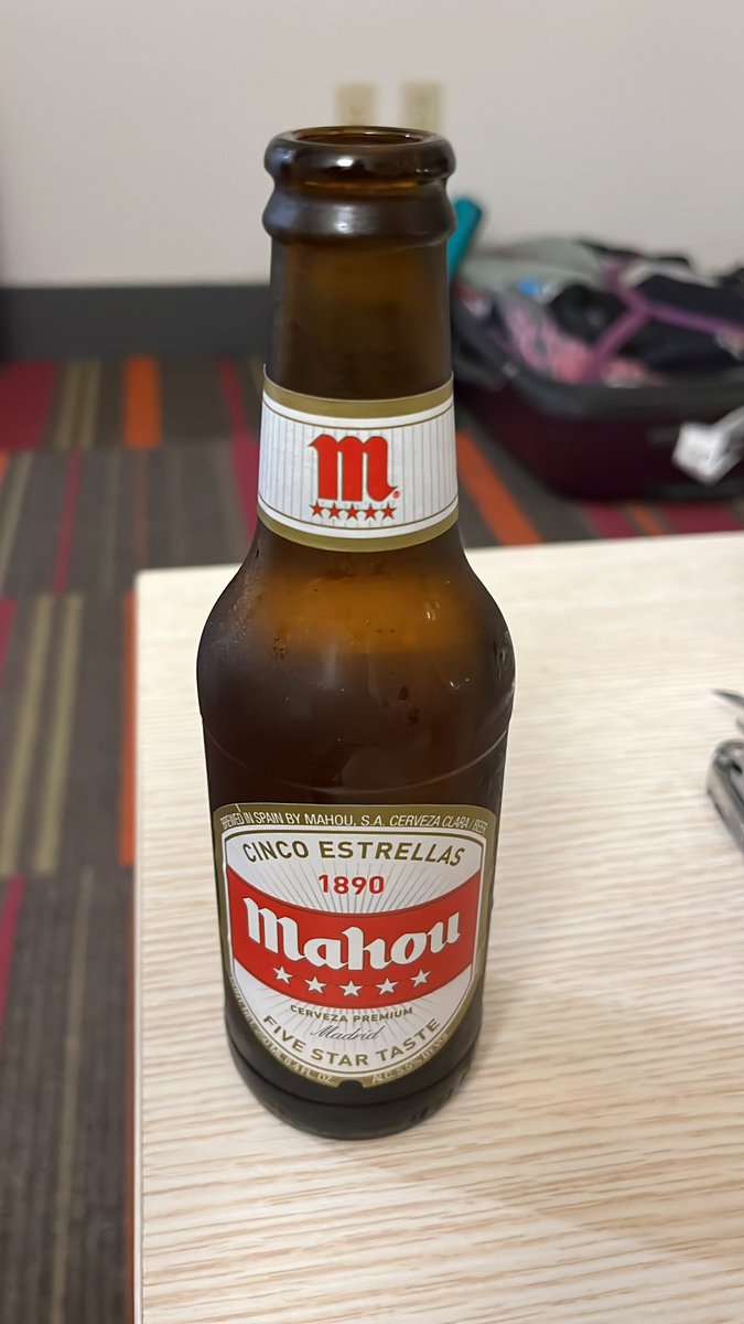 Dito782's tweet photo. Qué ha sido lo primero que he comprado en Orlando?? @mahou_es en Colorado tenéis mercado también ¿eh? #MadrileñosPorElMundo #Madrid #Mahoudrid https://t.co/BYkcYKp30l